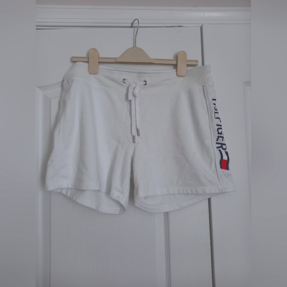 NWOT Tommy Hilfiger white shorts size: L - Picture 2 of 6